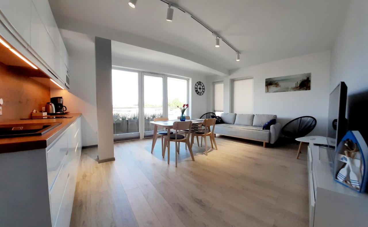 Apartament Kapitanski Mostek 17A Z Widokiem Na Port I Latarnie Morska Oraz Garazem Leilighet Kołobrzeg Eksteriør bilde